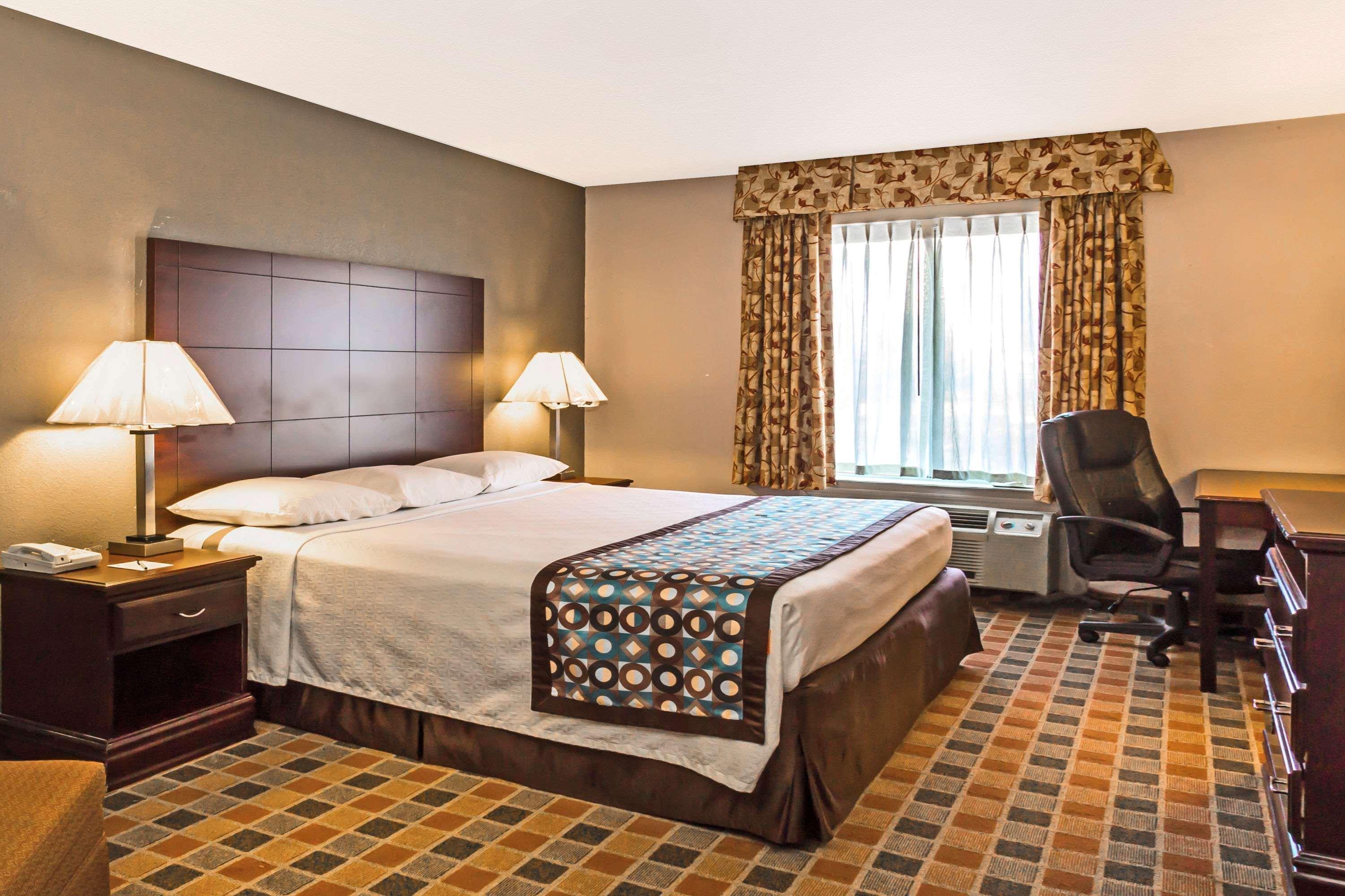 Super 8 By Wyndham Frankfort In Екстер'єр фото